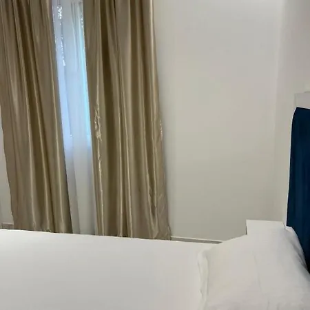 Goxhaj 招待所 Sarandë